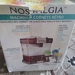 Nostalgia Retro Snow Maker 