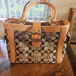 AUTHENTIC COACH MEDIUM VINTAGE TOTE PURSE W/COA