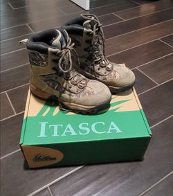 Youth hunting boots size 5- like new!