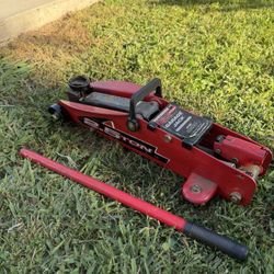 POWERBUILT  Hydraulic Floor Jack 2.5 Ton