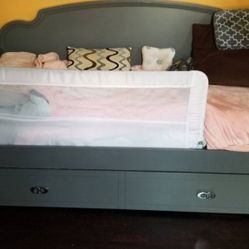 Day Bed Whit Trunddle 