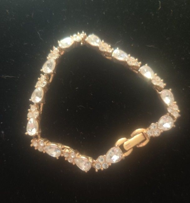 Beautiful Signed Monet Gold Tone Tennis Bracelet Clear Crystal Stones Vintage