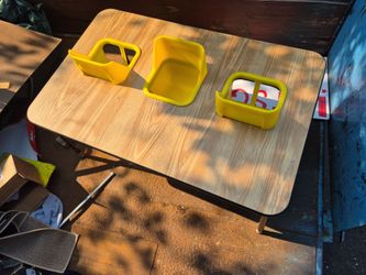 Kids activity table 3 seats - free
