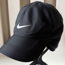 Nike unisex fleece lined ear flap cap never worn 🧢 