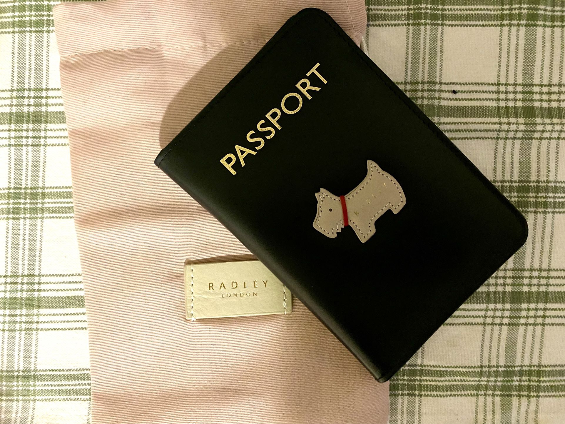 Women's Heritage Dog Outline Leather Passport Cover