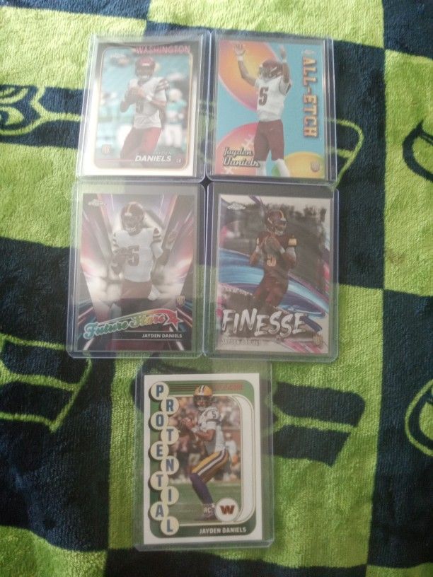 5 Card Jayden Daniels Rc Lot.