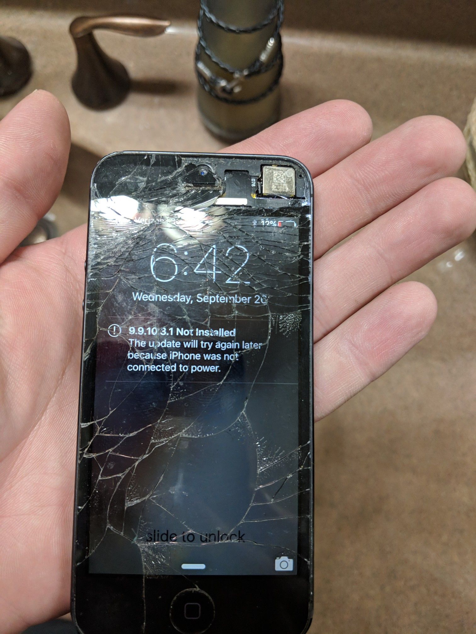 IPhone 5 (Broken Screen works perfectly)