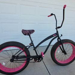 Sikk Bicycle Co. Hello Kitty Fat Tire Beach Cruiser