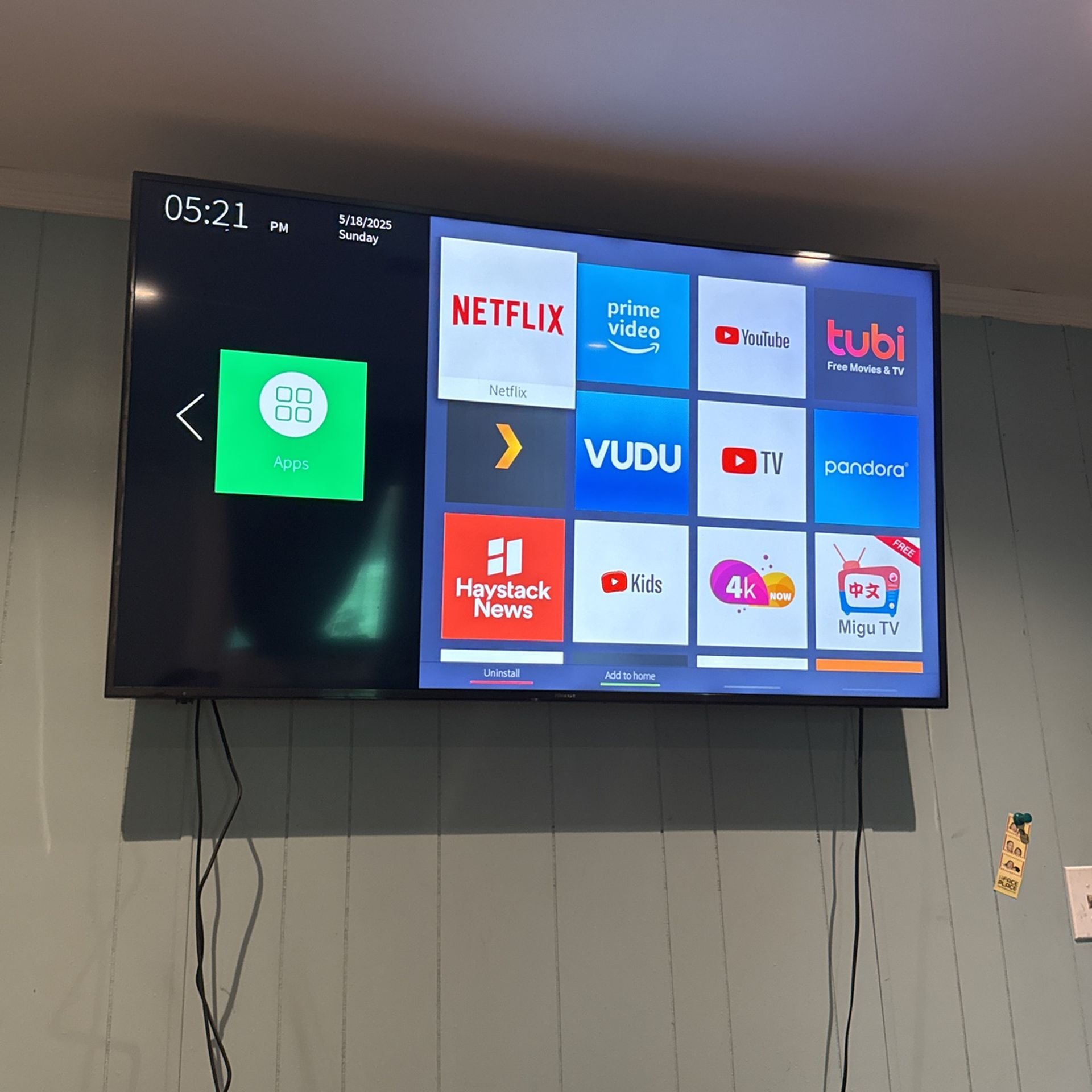 65” Hisense Smart Tv