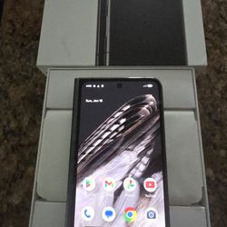 Google Pixel fold basically brand new 256gb storage asking 550 obo