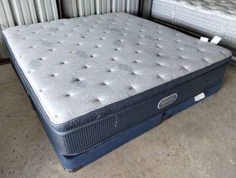 Like new king size beautyrest luxury mattress