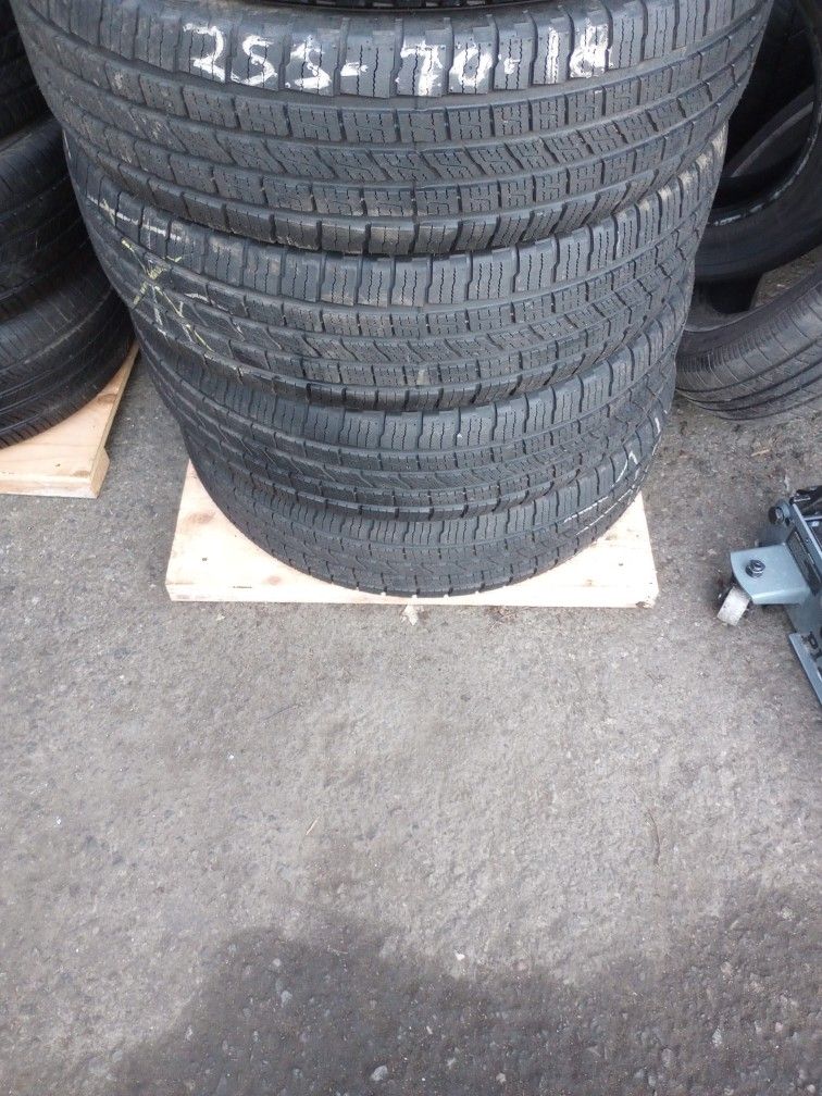 #4 255/70/18 Falken