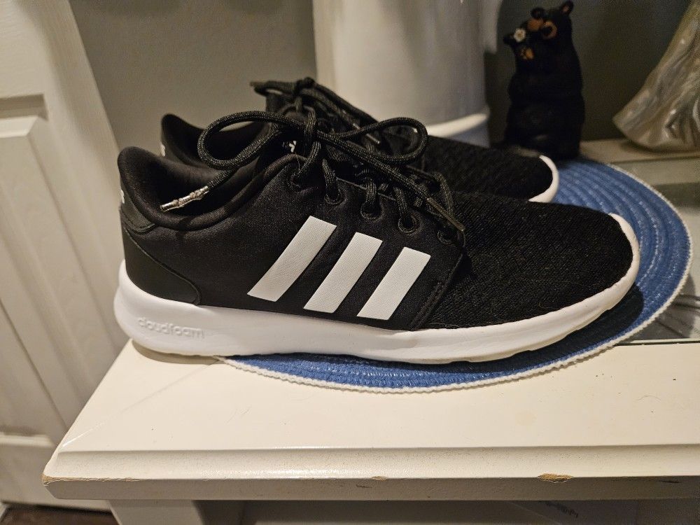 Addidas Women's 7.5 Shoes