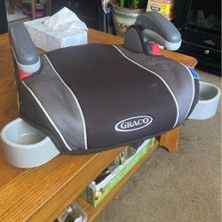 Graco Toddler Booster Seat,price 15$.  Pick Up. E.  Side.  Tacoma 