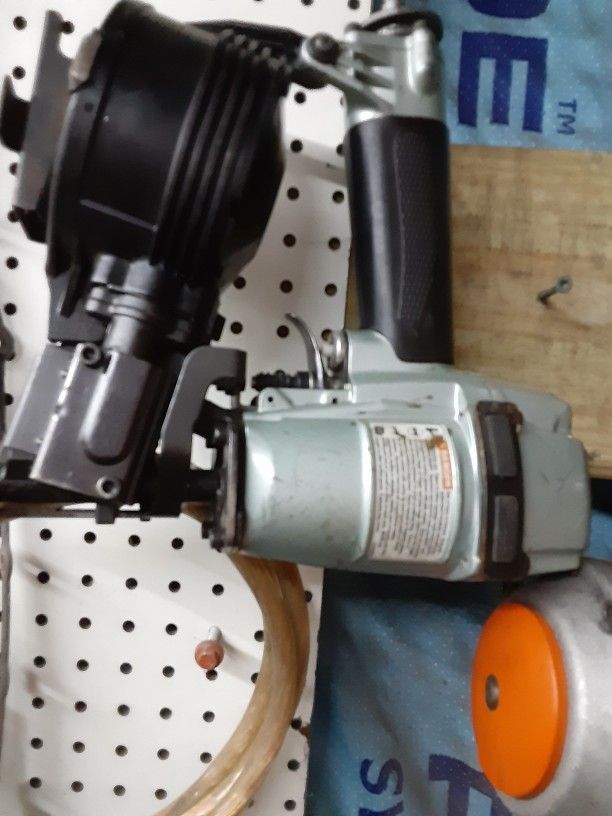 Pneumatic Nailer
