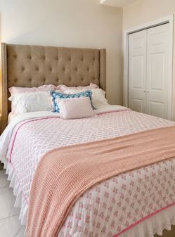 ✨ Beautiful Queen Upholstered Bed Frame – Like New! ✨