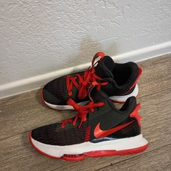 Nike LeBron Witness 5 