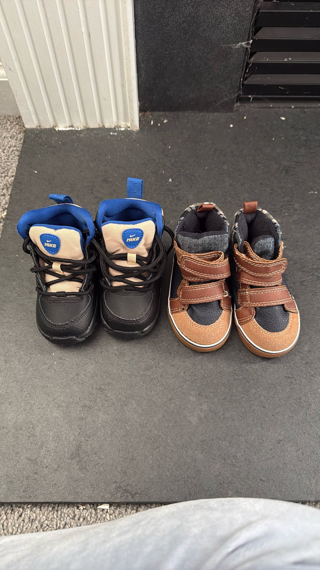 4C NIKE boots