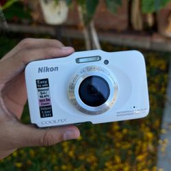 Nikon Coolpix S31 Digital Camera