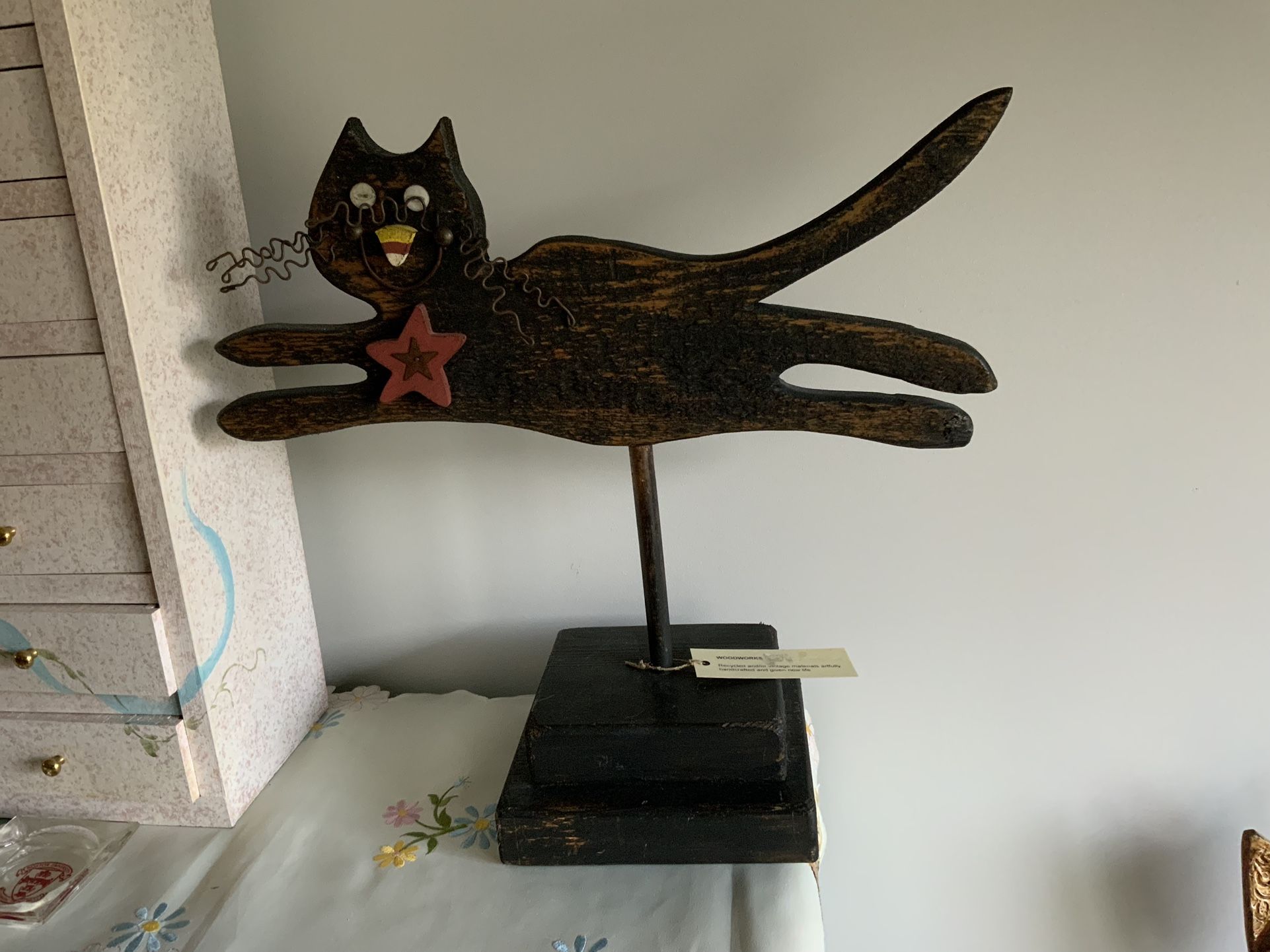 Primitive Wood Cat Tabletop Decor