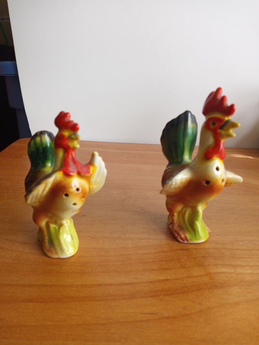 Hen And Rooster Salt And Pepper Shakers