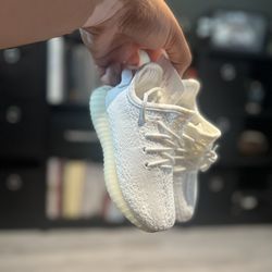 Leer Mancha Disparidad Yeezy Boost 350 V2 (Infant Size 7K) for Sale in Humble, TX - OfferUp