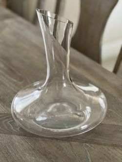 Crystal Le Chateau Wine Decanter Like New