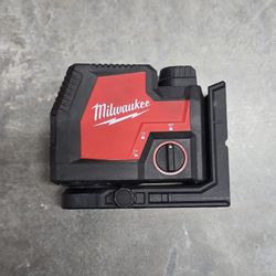 (Milwaukee) Cross Line and Plumb Points Rechargeable Laser Level