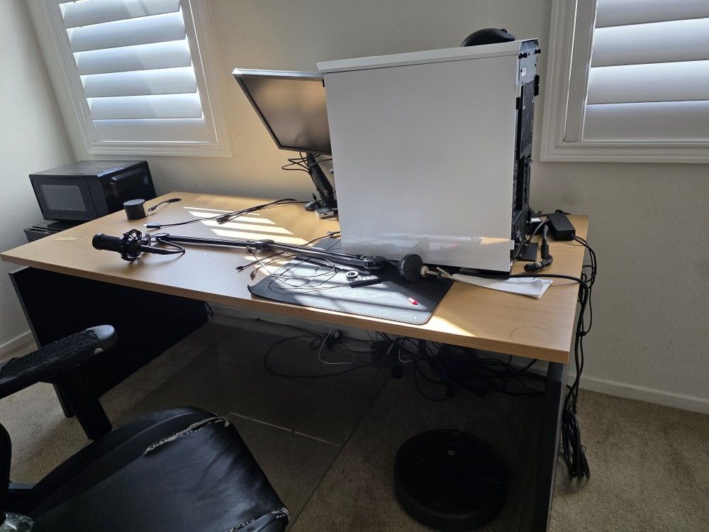 Desk And Office/gaming Chair For Free