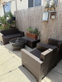 Patio Furniture / Fire pit
