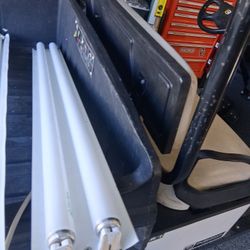 4 Ft Lights, Both Work. 5.00 Each 2 Available. 