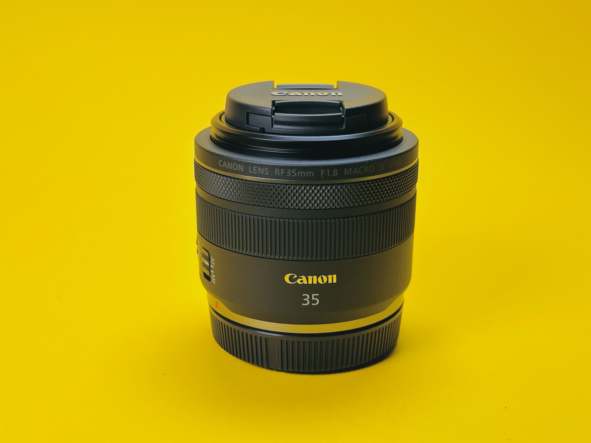 Canon RF35mm F1.8 is Macro STM Lens, Black
