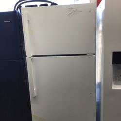 New Scratch And Dent GE 17 Cu Ft Top And Bottim Fridge. 1 year Warranty 