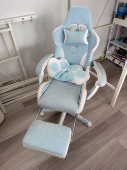 Vigust Gaming Chair with Footrest