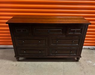 Gorgeous 7 Drawer Brown Dresser