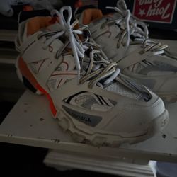 balenciaga track