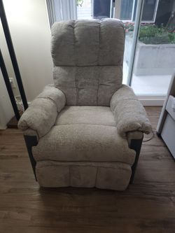 Small Manual Recliner Chair - Light Beige / Cream (Like New)