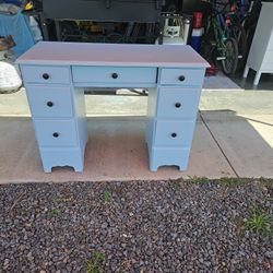 7 Dreawer Desk