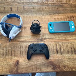 Lite Nintendo Switch With Charger Headset And Controller 