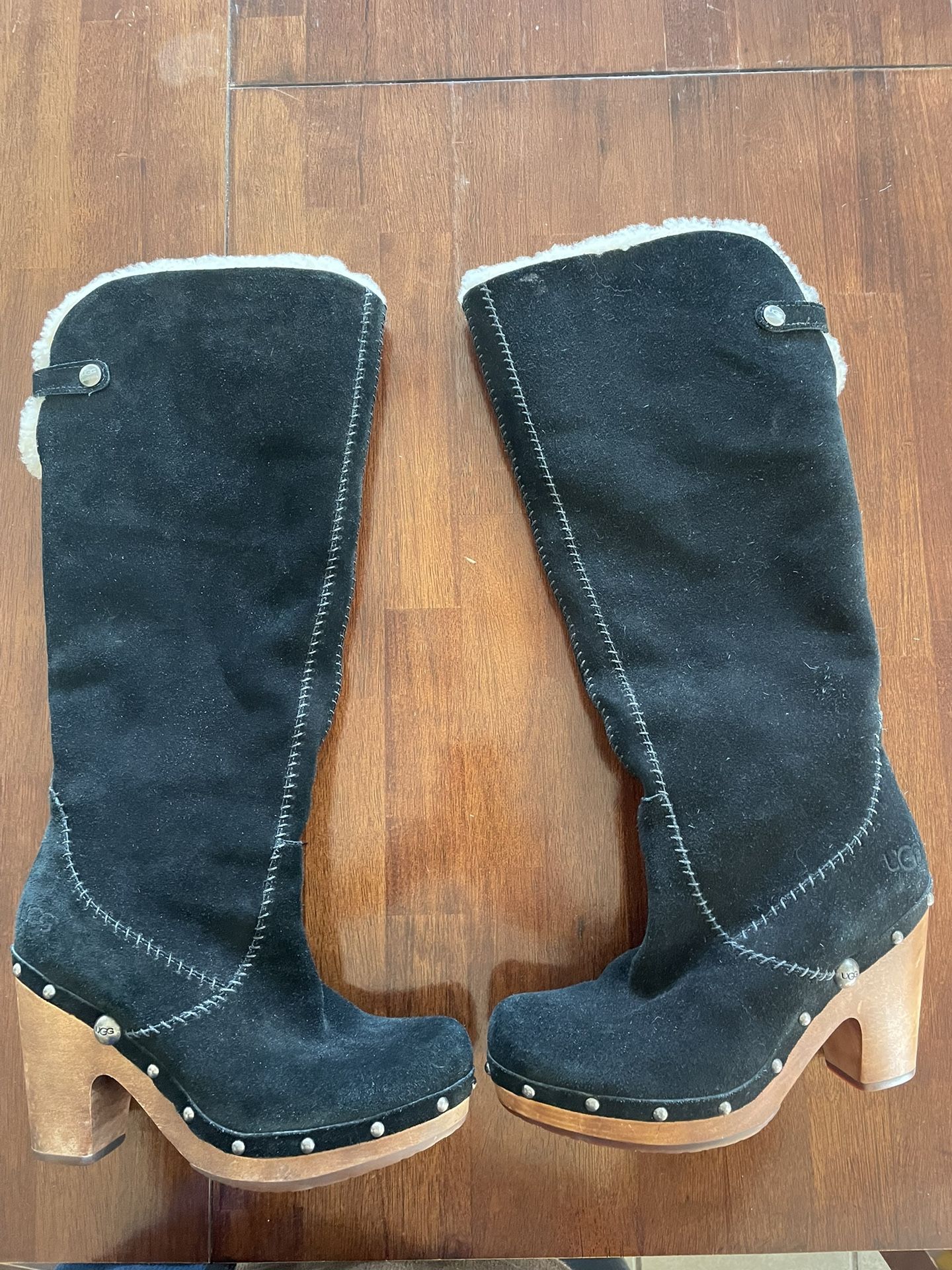 UGG Ladies Boots for Sale in Norfolk, VA OfferUp