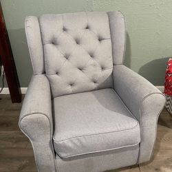 Delta ChildrenEmma Nursery Glider Swivel Rocker Chair