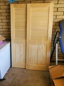 Louvered Doors / Slab Pine