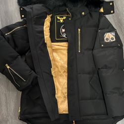 Moose Knuckle Shearling Gold Feature and Gold Zip Coat (With Fur) Size M