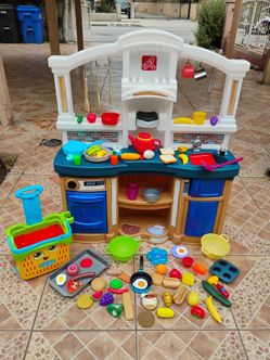 Toy kitchen