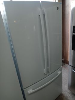 GE 33" white french door refrigerator - Free delivery