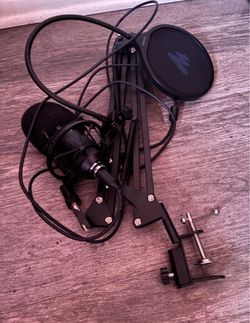 Condenser Microphone with Boom Arm and Pop Filter