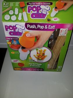 Push, pop, and eat, egg cracker snackers duo