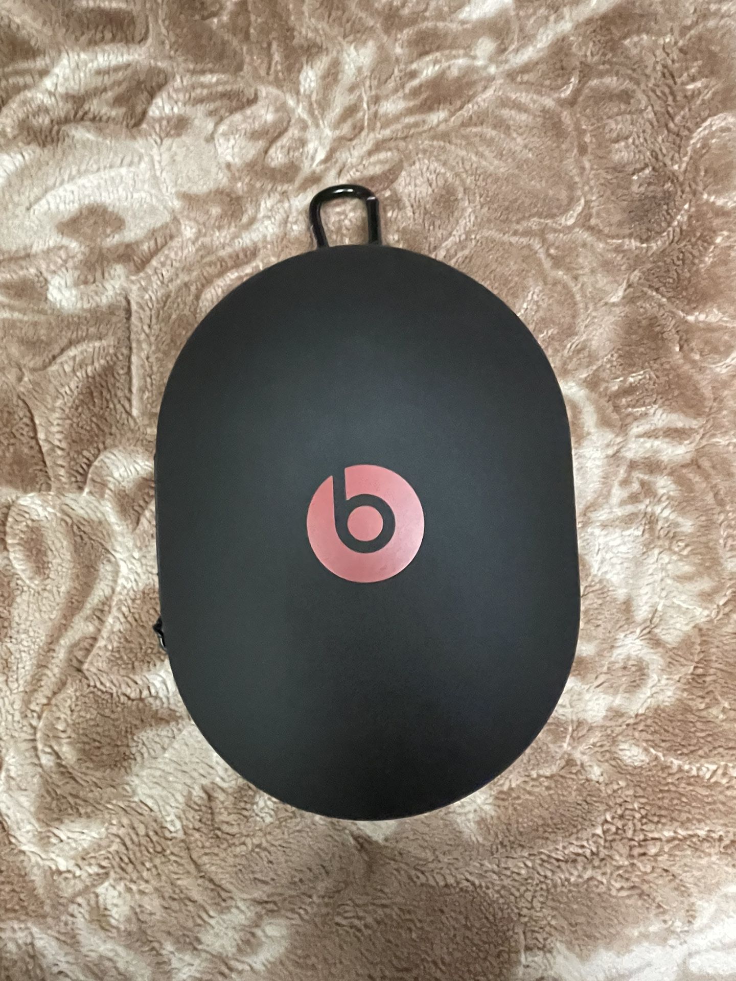 Beats Carrying Case With Keychain