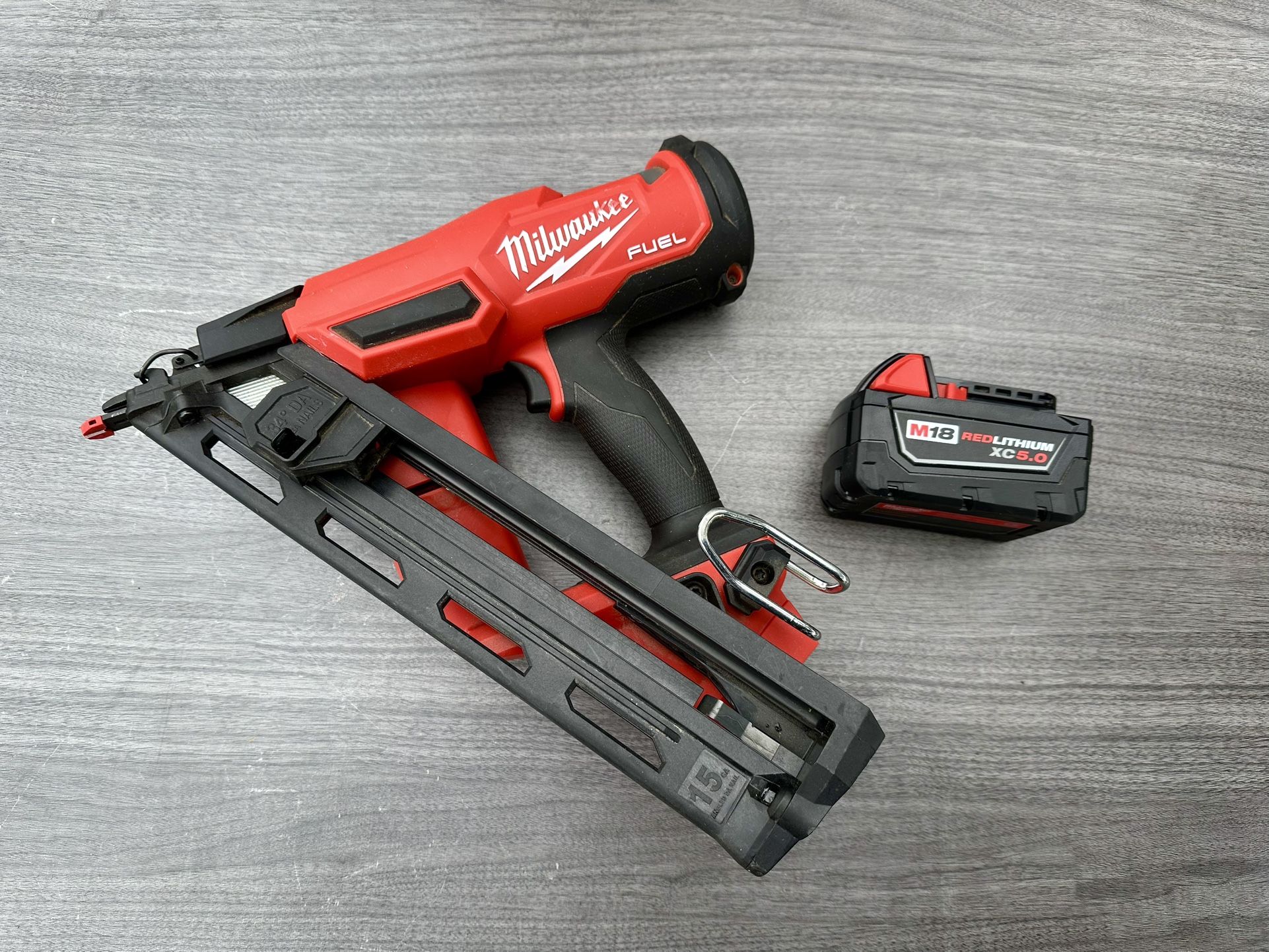 Milwaukee M18 Fuel 18V 15-Gauge Angled Finish Nailer