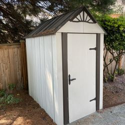 Outdoor Storage Shed 7’x6’x4.5’